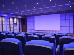 سينما خاصة وسينما الهجرين تابعة لمجموعة المرجان القابضة (1)