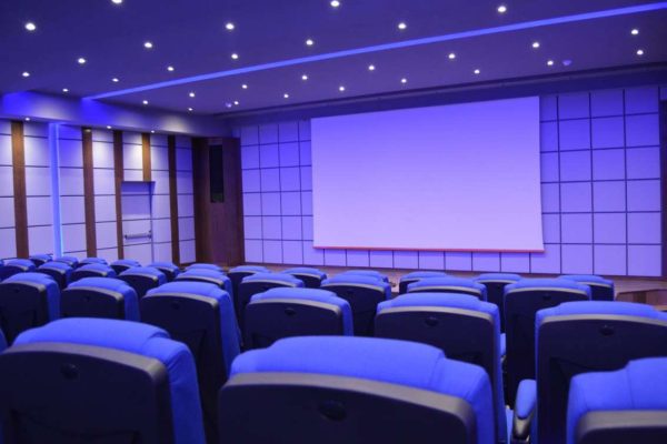 سينما خاصة وسينما الهجرين تابعة لمجموعة المرجان القابضة (1)