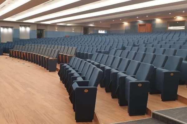 قاعة الاجتماعات وغرفة الاجتماعات بجامعة UBT (1)
